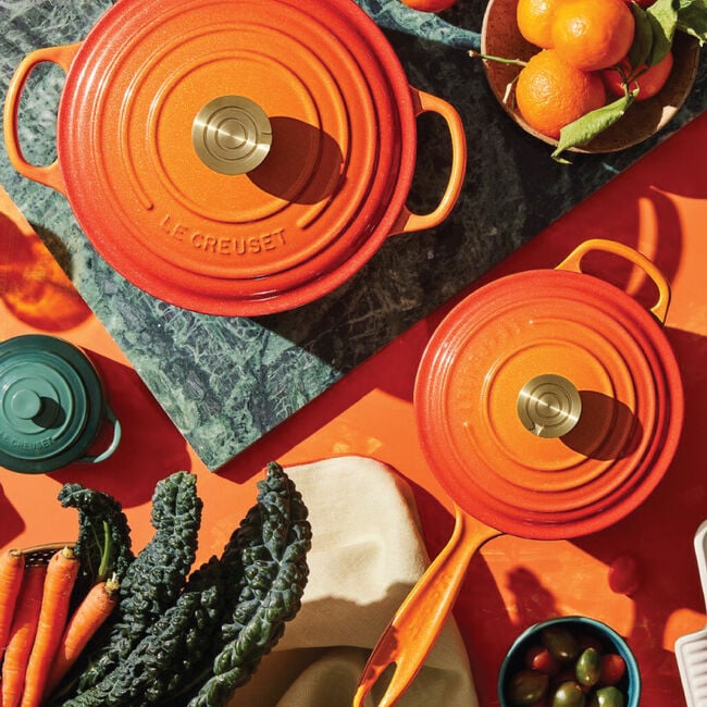 Signature Round Dutch Oven with Crucible Knob