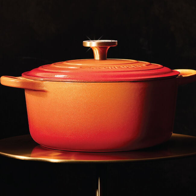 Signature Round Dutch Oven with Crucible Knob