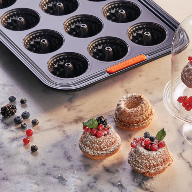 Non-stick Metal Bakeware 12-Cup Mini Fluted Cake Pan